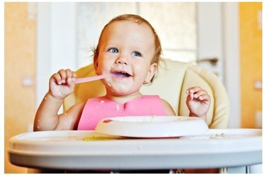除了主食和辅食,宝宝还需要吃点什么?